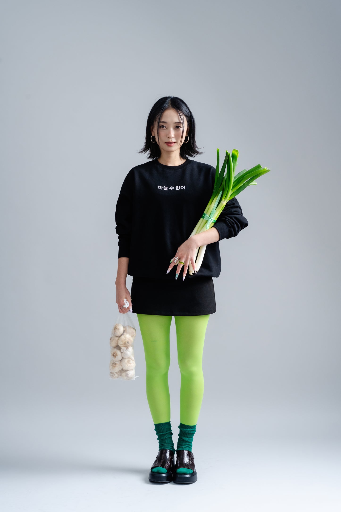 NEVER ENOUGH GARLIC SWEATSHIRT BLACK