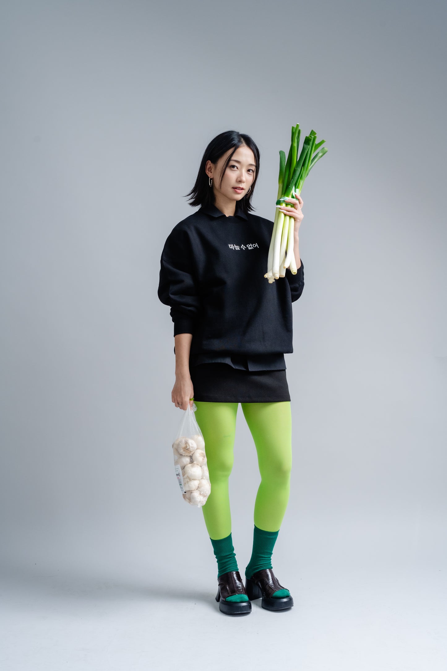 NEVER ENOUGH GARLIC SWEATSHIRT BLACK